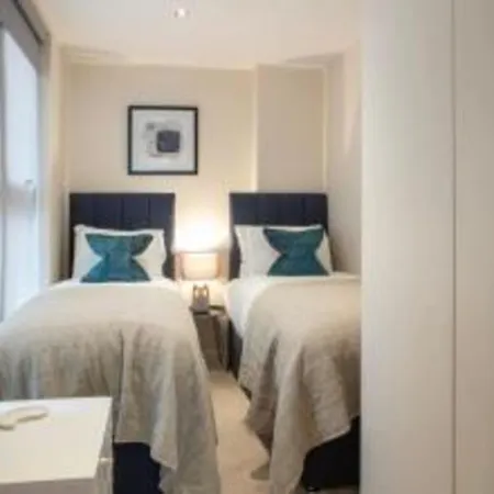 Westminster 2 Bed 2 Bath Apartment